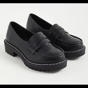 New In Box Torrid Womens Faux Leather Chunky Loafer 10